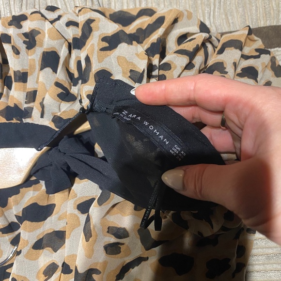 Zara leopard dress (shorts inside) - Picture 1 of 2
